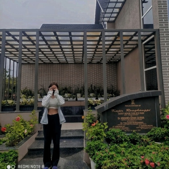 Meet your Posher, Amisa - Picture 1 of 1